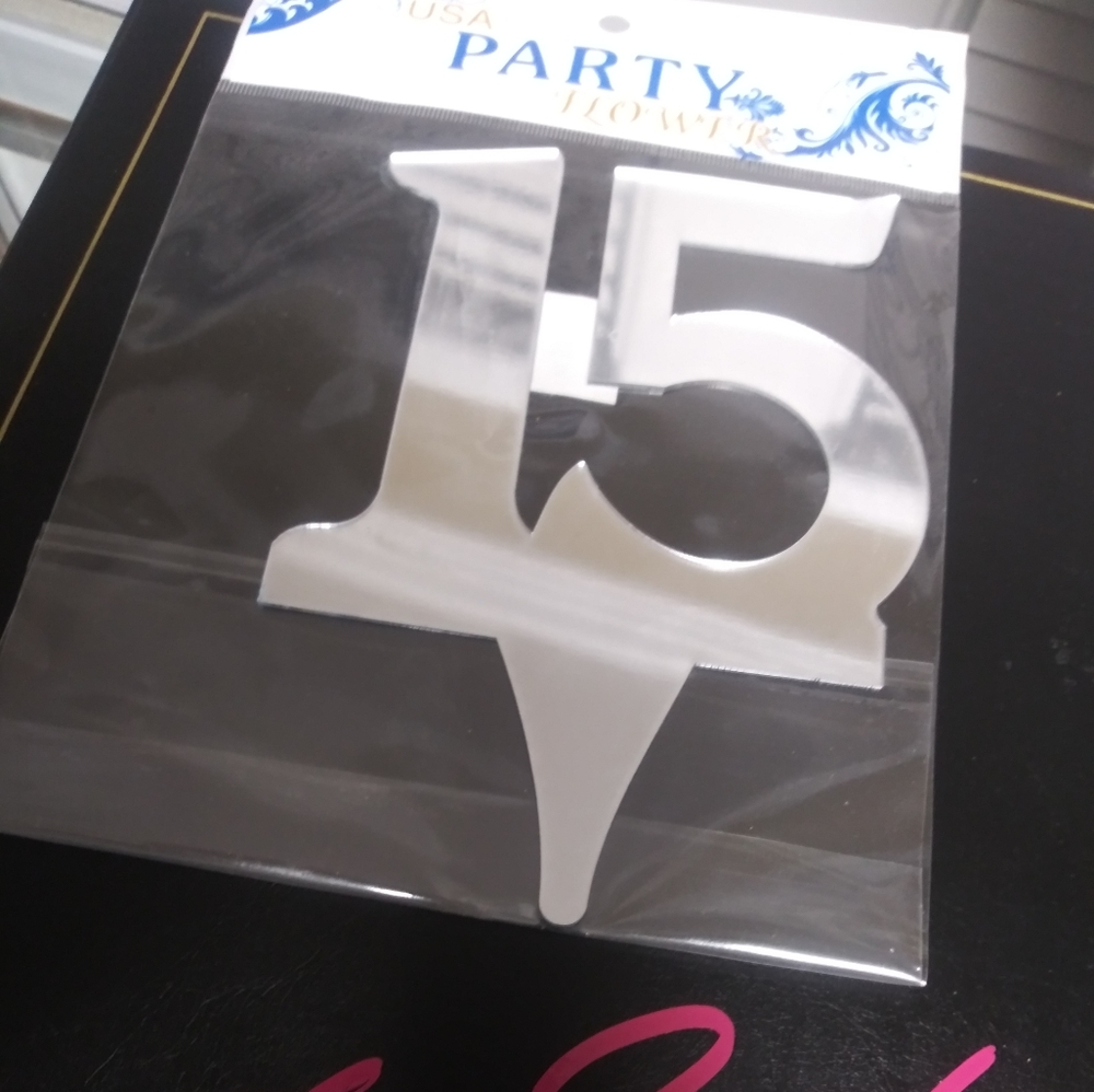 Cake topper